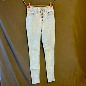 No Boundaries High Rise Light Denim Jeans